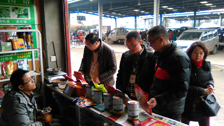市区联合执法，筑牢春节前农业投入品安全防线